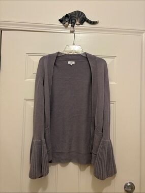 crown & ivy Gray Open-Front Bell-Sleeve Cardigan